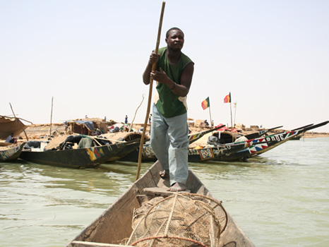2 hour pirogue trip from Gao to Dune Rose, Mali