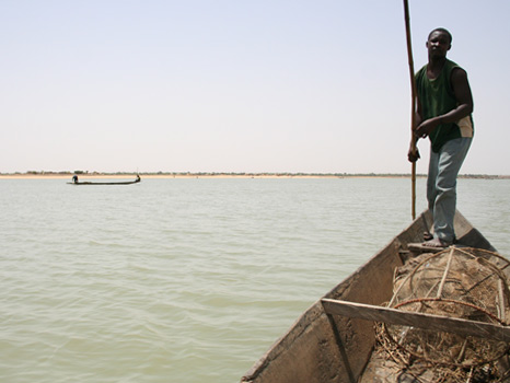 Pirogue trip in Niger River to the Dune Rose in Gao, Mali